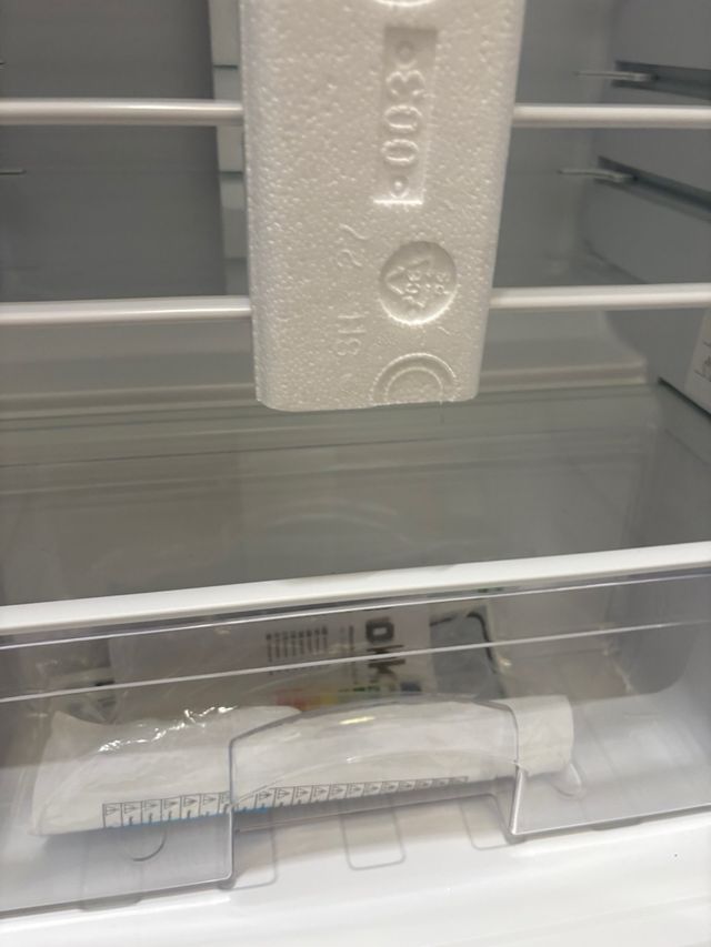 Nevera combi nueva en caja