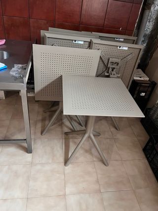 Sillas de comedor verdes y beige