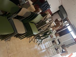 Sillas de comedor verdes y beige