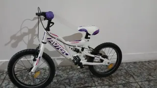 Bicicleta infantil Avigo blanca y morada