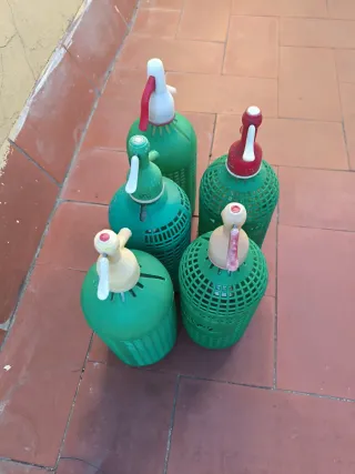 Sifones antiguos verdes y beige