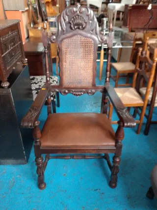 2 Silla castellana antigua madera y cuero