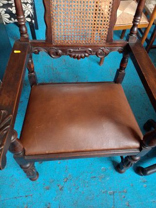 2 Silla castellana antigua madera y cuero