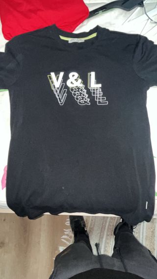 Camiseta V&L Negra con Diseño
