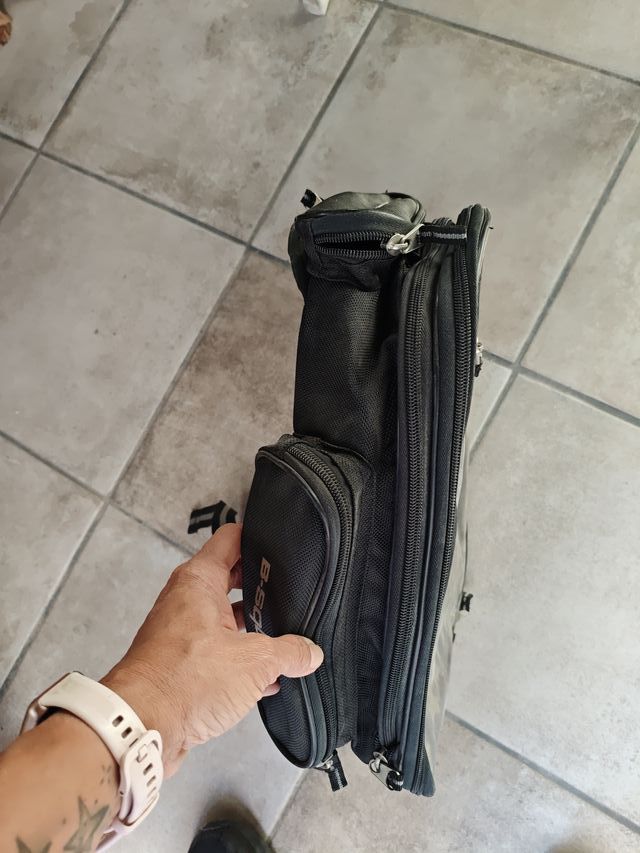 Mochila para moto con imanes