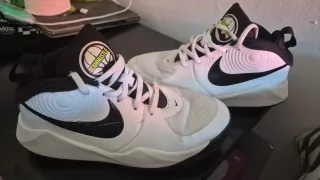 Zapatillas Nike Blancas niños Talla 36.5 4.5y