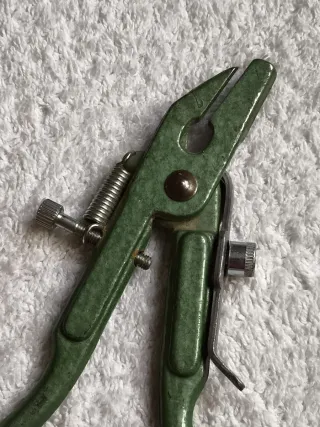 ALICATES PARA DAR TRABA A SIERRAS SERRUCHOS ALEMÁN