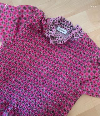 Top Sandro estampado rosa talla S