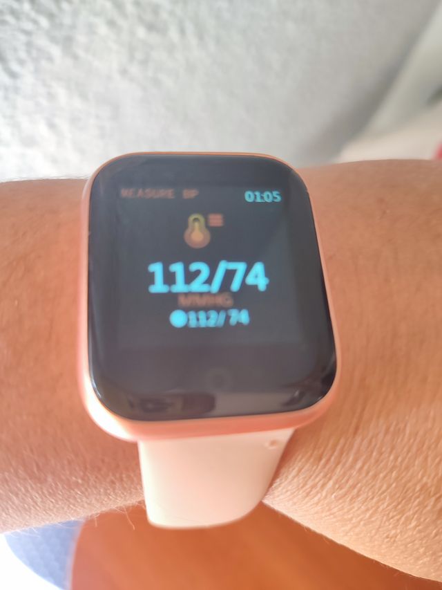 Smartwatch rosa y dorado