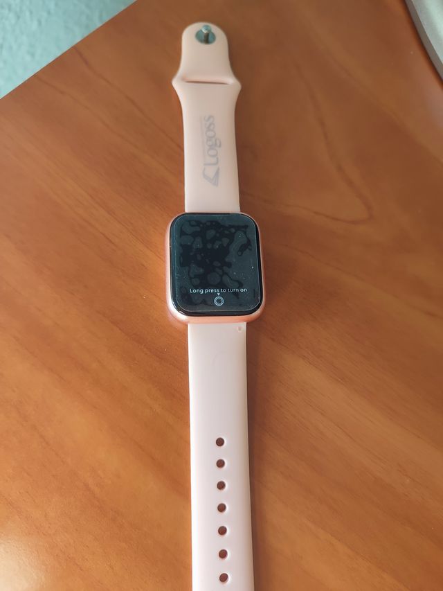 Smartwatch rosa y dorado