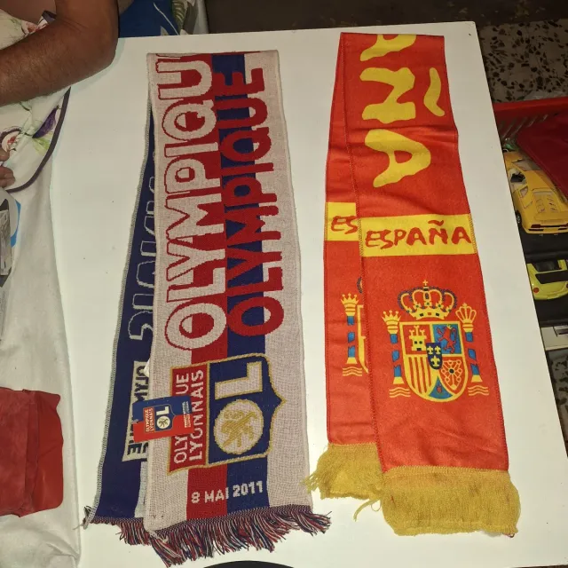 Bufandas Olympique Lyonnais y España