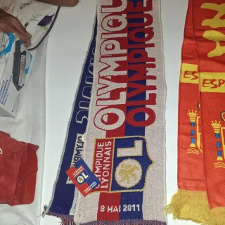 Bufandas Olympique Lyonnais y España