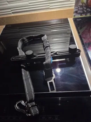 Gancho practico  para  llevar al perro en el coche