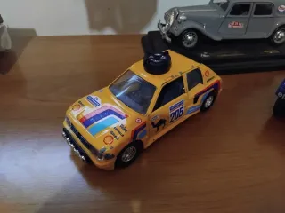 Modellini auto rally Peugeot 205, Renault