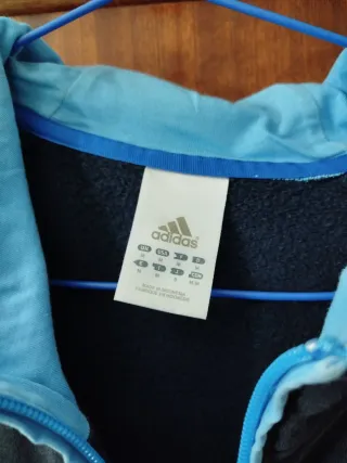 Sudadera Adidas con capucha y cremallera