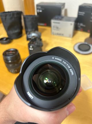 Pacchetto fotocamera mirrorless Panasonic GH5 + obiettivi