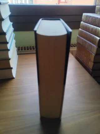 Historia de un canalla (Éxitos) (Spanish Edition)