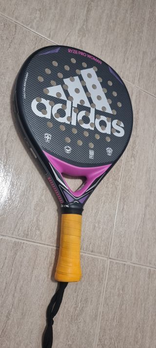 PALA PADEL ADIDAS DE MUJER