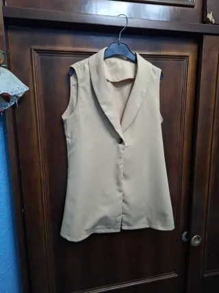 Chaleco beige elegante para