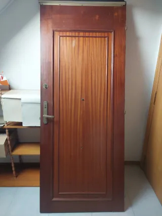 Puerta blindada madera