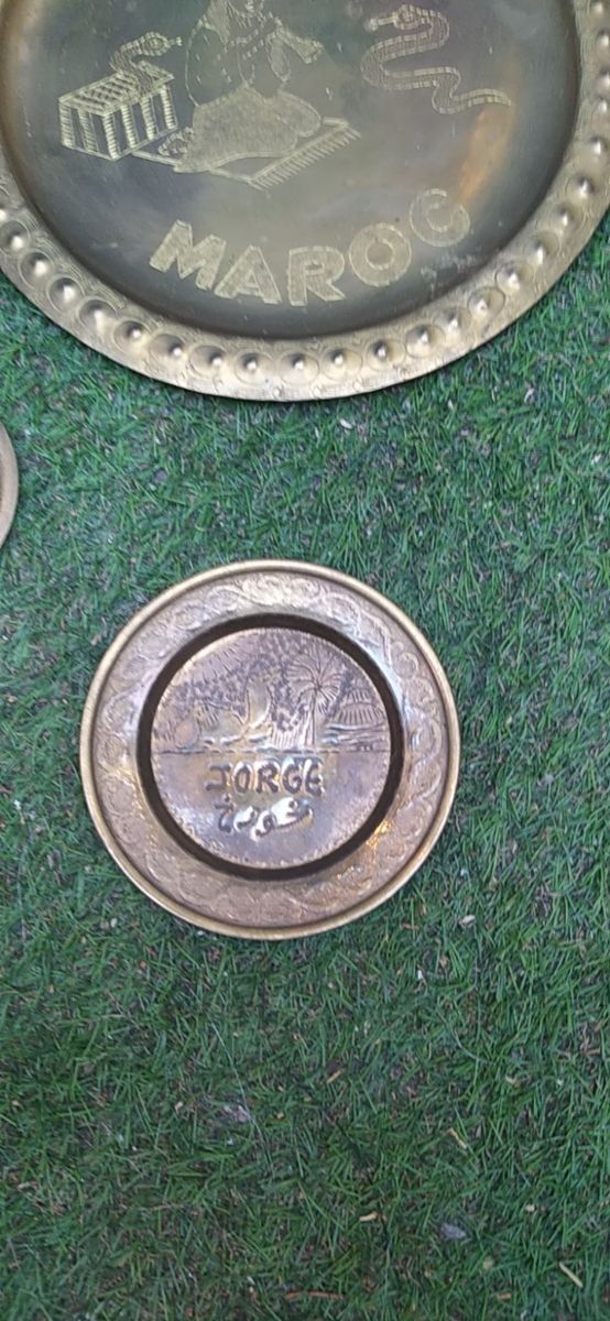 Platos decorativos antiguos de bronce 