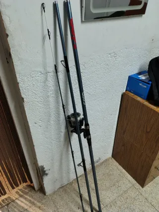 Caña de pescar con carrete