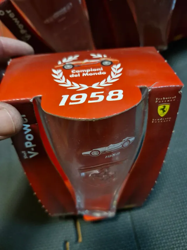 Occhiali Ferrari World Champion.