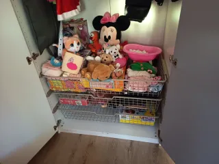 Armario blanco con espejo