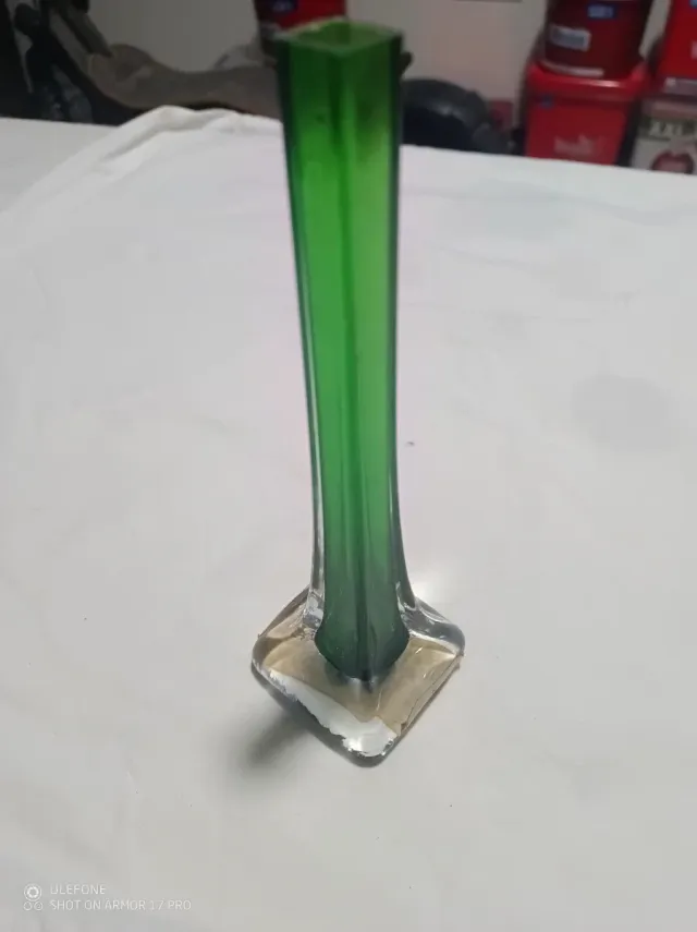 Jarrón de cristal soplado verde