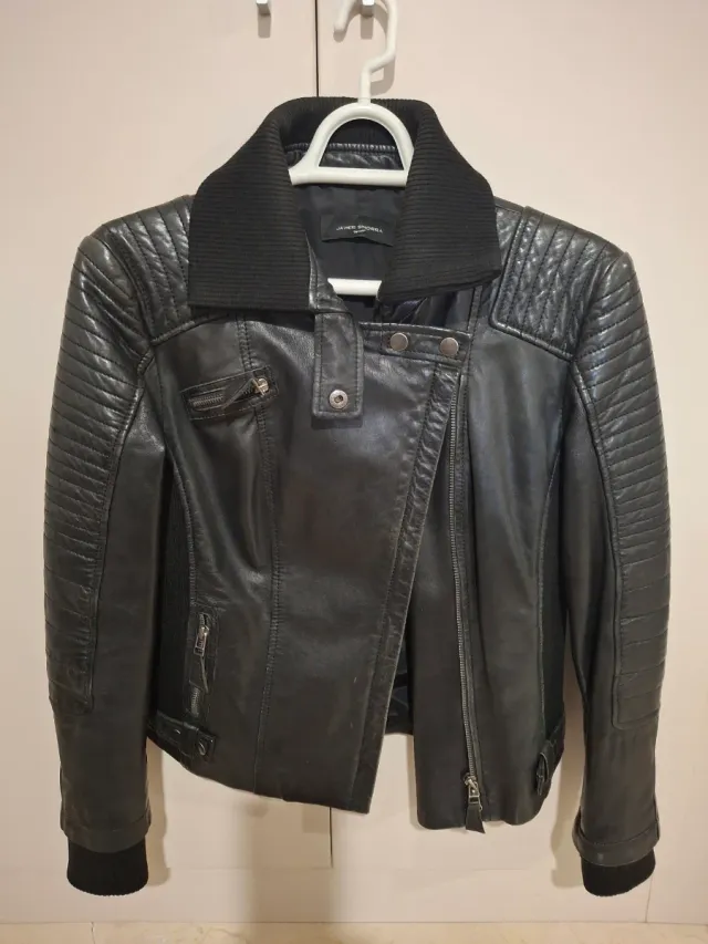 CHAQUETA DE NAPA NEGRA CON CREMALLERAS J.SIMORRA