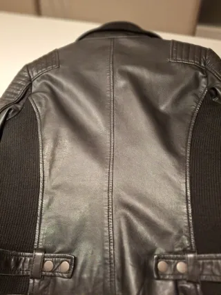 CHAQUETA DE NAPA NEGRA CON CREMALLERAS J.SIMORRA