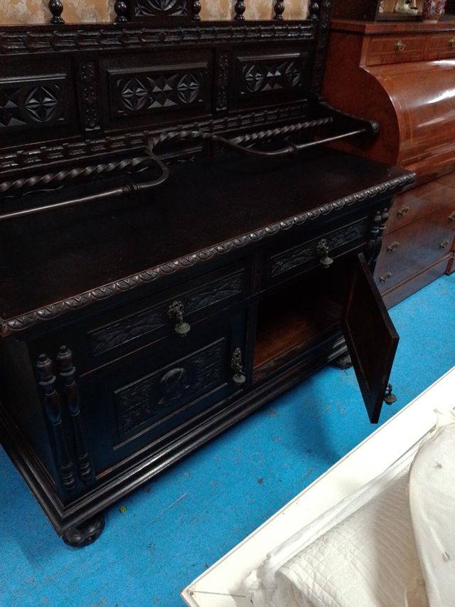 Aparador antiguo madera tallada