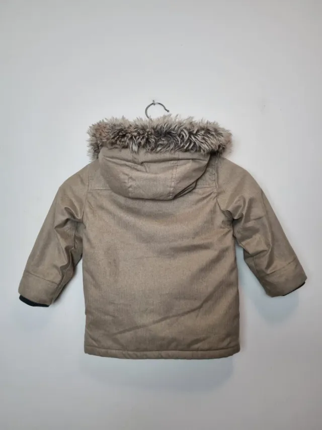 Parka con capucha de pelos para niños