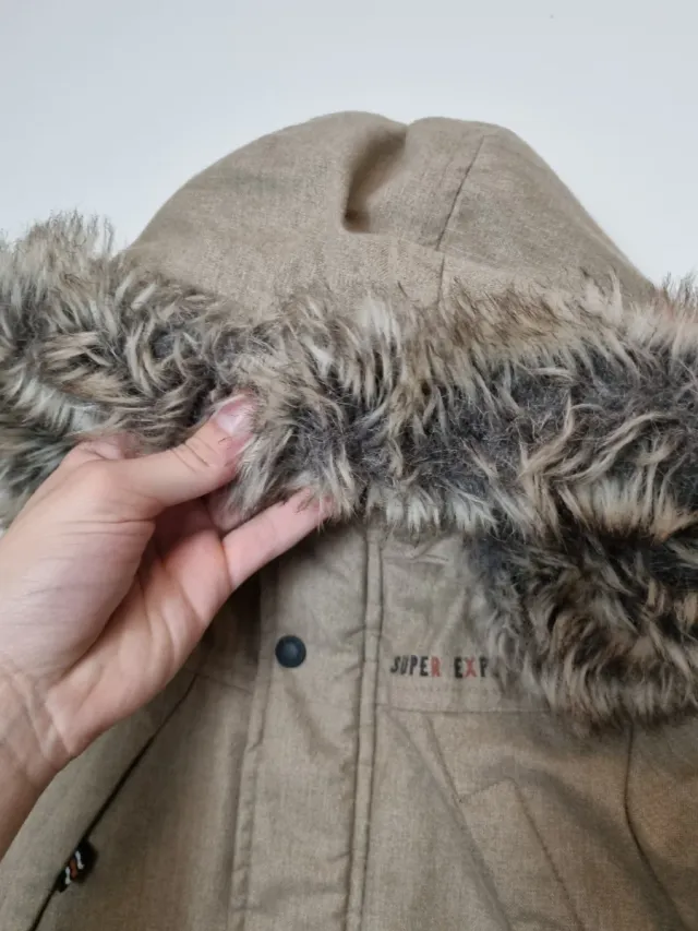 Parka con capucha de pelos para niños