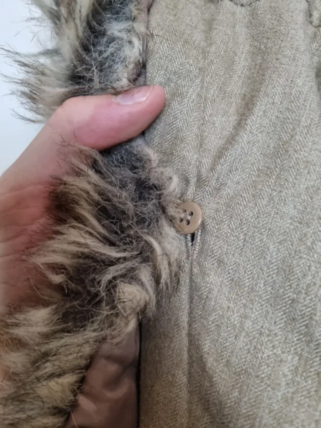 Parka con capucha de pelos para niños