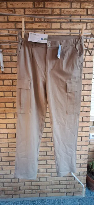 Pantalones cargo beige
