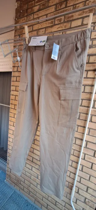 Pantalones cargo beige