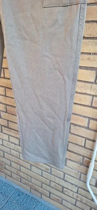 Pantalones cargo beige