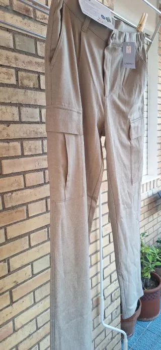 Pantalones cargo beige