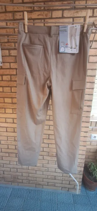 Pantalones cargo beige