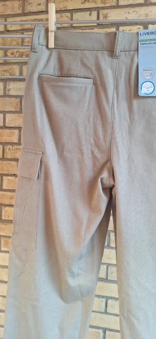 Pantalones cargo beige