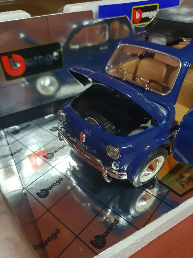 Fiat 500 L . Bburago  scala 1/16