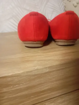 Bailarinas rojas con lazo