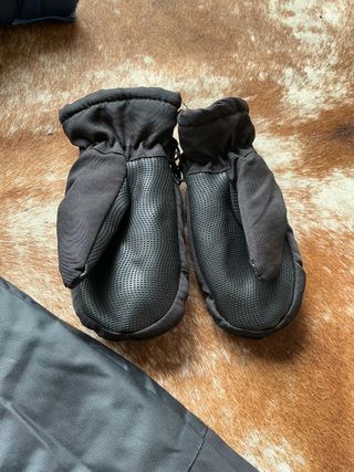 Pantalón manoplas y botas nieve niño