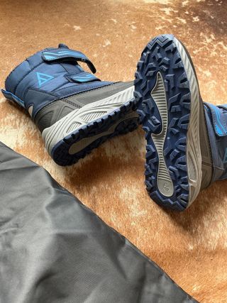 Pantalón manoplas y botas nieve niño