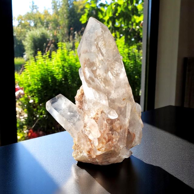 Cuarzo catedral sobre matriz