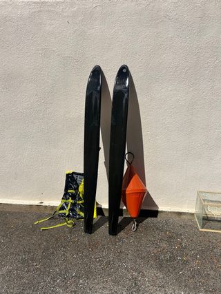 Esquís acuáticos con chaleco y boya de regalo