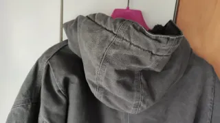 Chaqueta Carhartt verde militar con capucha