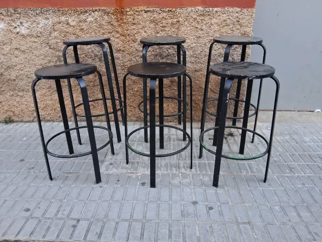 17+6 Taburetes Metálicos Negros