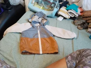 Cortavientos H&M niño